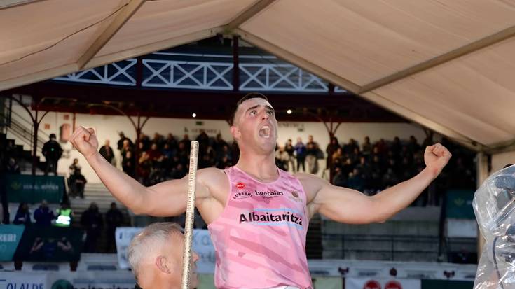 Iker Vicente otsagabiarra garaile, Eneko Olañoren kontrako aizkora desafio historikoan