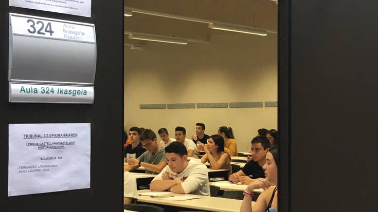 Hasi dira ikasleak unibertsitatera sartu ahal izateko probak egiten