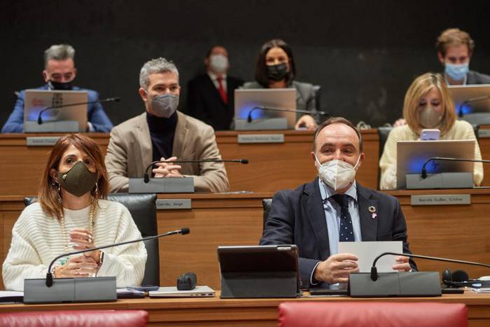 Navarra Sumaren aurrekontuen aurkako osoko zuzenketa atzera bota du Parlamentuak