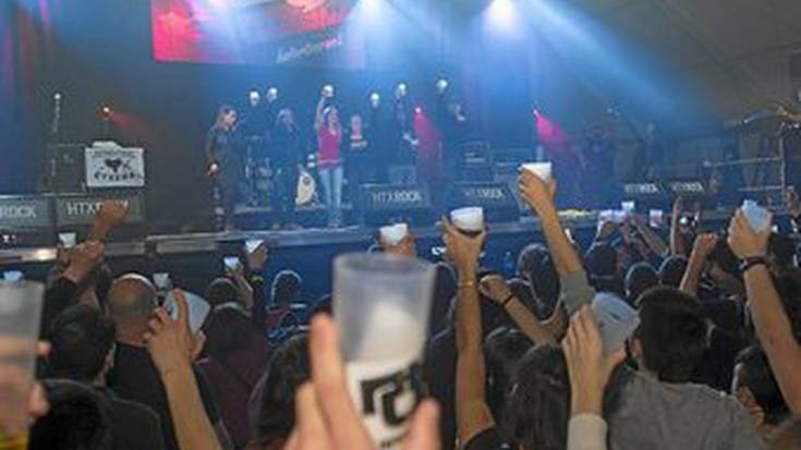 Hatortxurock jaialdian topa egin dute azkena izan dadin