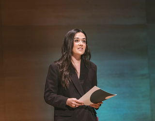 Ane Zuazubiskar: "Bertsolaritzarekin lotutako ametsak nituen, baina ez nuen espero nire poemek liburu forma hartuko zutenik"