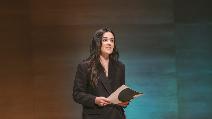 Ane Zuazubiskar: "Bertsolaritzarekin lotutako ametsak nituen, baina ez nuen espero nire poemek liburu forma hartuko zutenik"