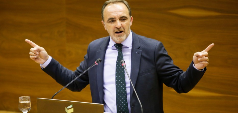 Hamabostean behin eskatu du UPNk kargu publikoren baten dimisioa