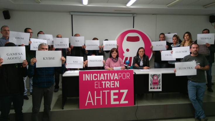 Tren sozialaren aldeko mobilizazioarekin bat egin dute 21 enpresa komitek