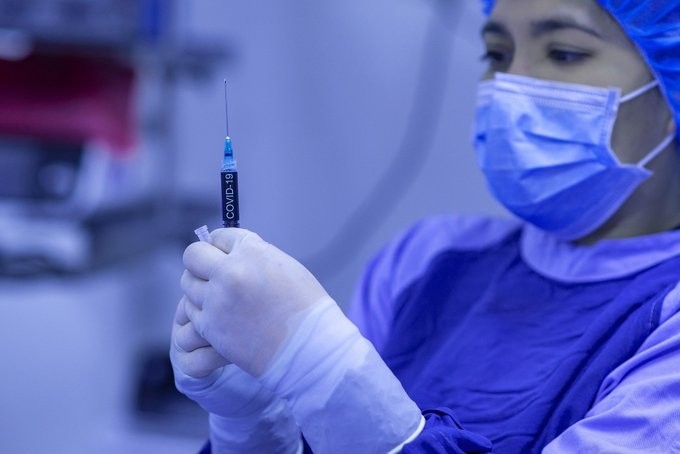 Gorakada nabarmena koronabirusaren datuetan: duela astebete baino 30 kasu gehiago atzeman dituzte