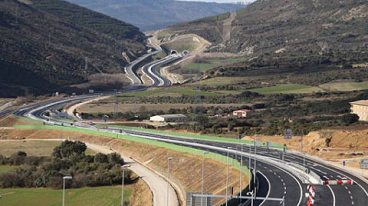 Nafarroa finantzaketa bideen bila gero eta gehiago hondatzen ari den errepide-sarea zuzentzeko