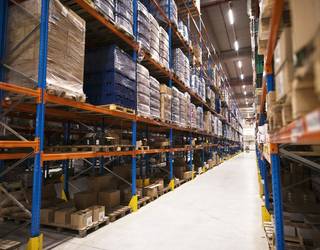 Amazonen paketeak banatzen dituzten Parmi Logistics enpresako langileak grebara deitu dituzte