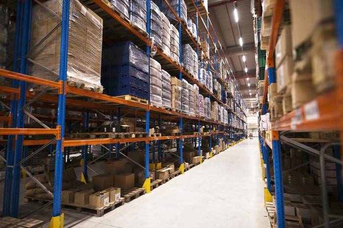 Amazonen paketeak banatzen dituzten Parmi Logistics enpresako langileak grebara deitu dituzte