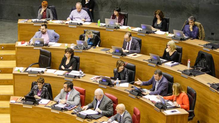 Nafarroako Parlamentuak bere jarduerak murriztu ditu, koronabirusari aurre egiteko