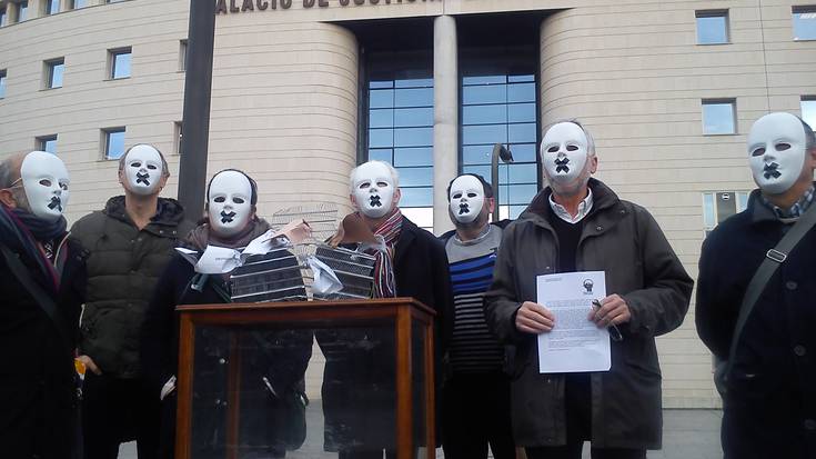 Etorkinek ere botoa emateko eskubidea izan dezaten eskatu dute