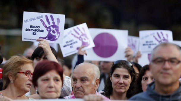 Proposamen sexualak eta iruzkin sexistak egiteagatik bi irakasle salatu dituzte Goi Kontserbatorioko ikasleek