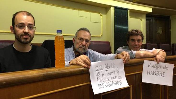 Eduardo Santos Ahal Duguko Diputatua gose greban, errefuxiatuen inguruko akordioaren aurka