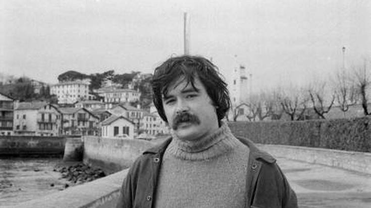 Jon Alonsok ‘Naparra’ kasuaren askotariko ardatzei heldu die liburu batean