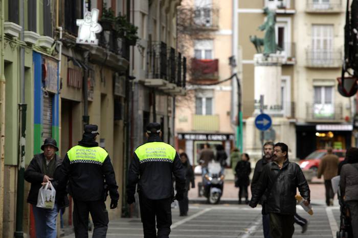 Polizia legearen aurka 3.600 sinadura aurkeztu dituzte hainbat polizia sindikatuk