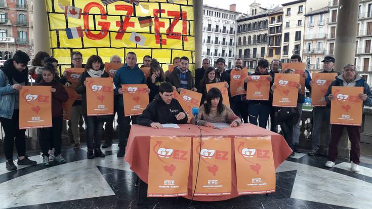 G7 Ez! plataforma aurkeztu dute Iruñean