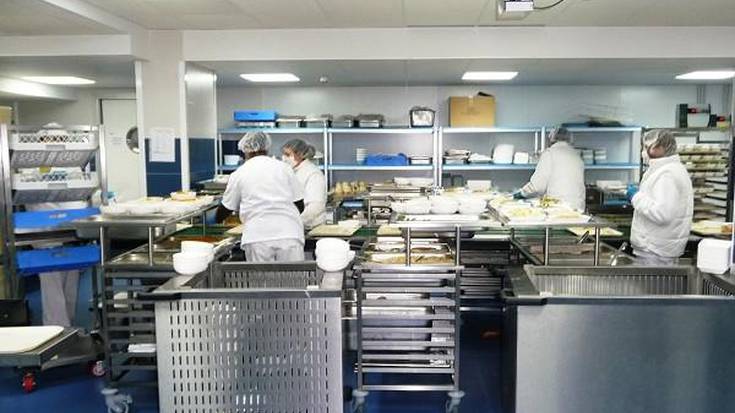 Ospitaleetako sukalde zerbitzua publikoa izateko eskatuko dute gaur elkarretaratzean