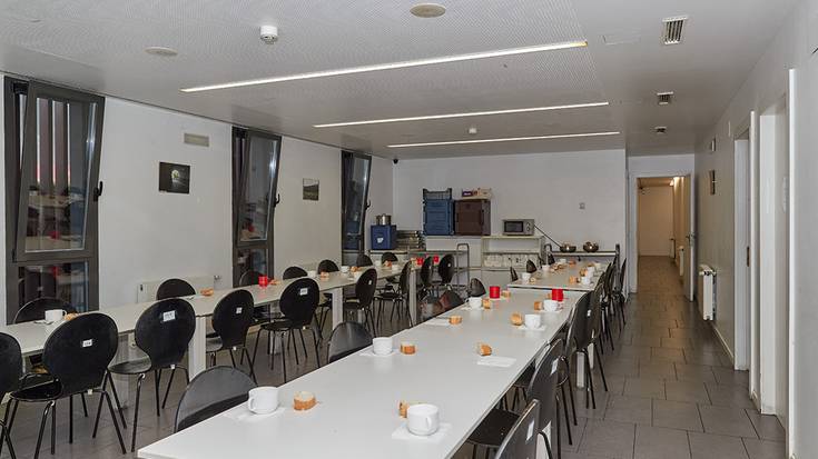 Iruñeko Udalak egun osoan zehar emanen die arreta etxerik gabeko pertsonei