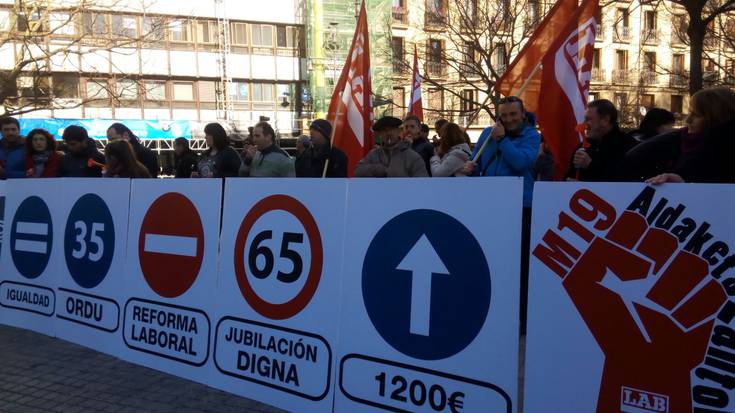 Lan Eskaintza Publikoaren kontrako mobilizazioak iragarri ditu gehiengo sindikalak