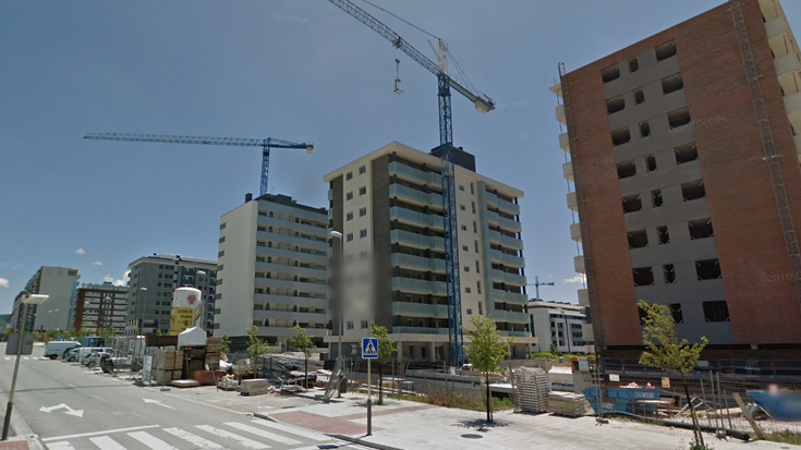 Langile bat hil da Erripagañan, eraikitzen ari ziren etxe batetik erorita