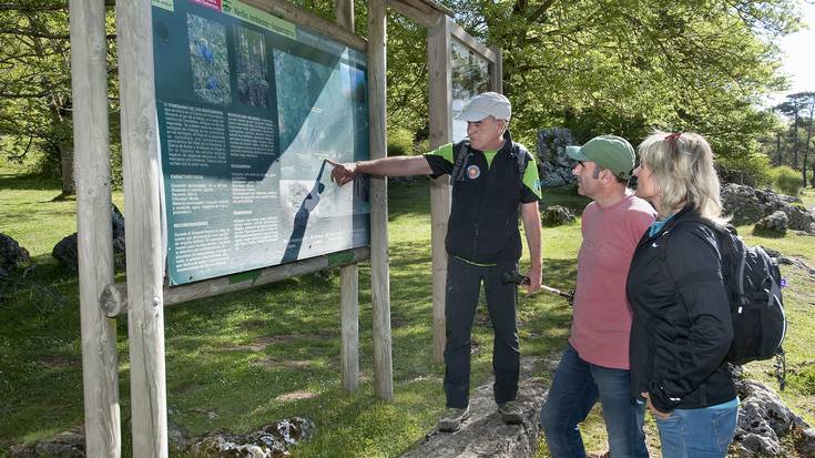 Ehun ibilaldi gidatu eskainiko dira Nafarroan urrira arte 