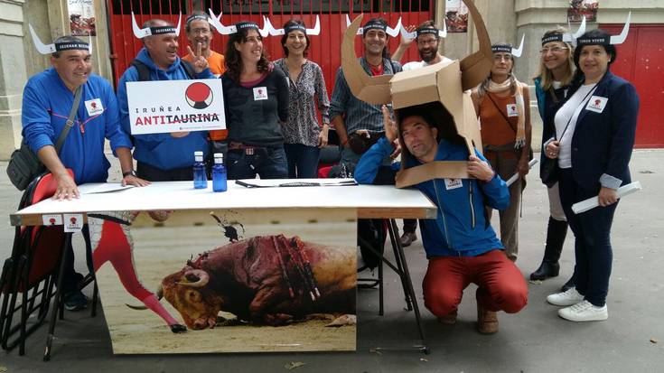 Zezenketen kontrako 'Iruñea Antitaurina' taldea aurkeztu dute