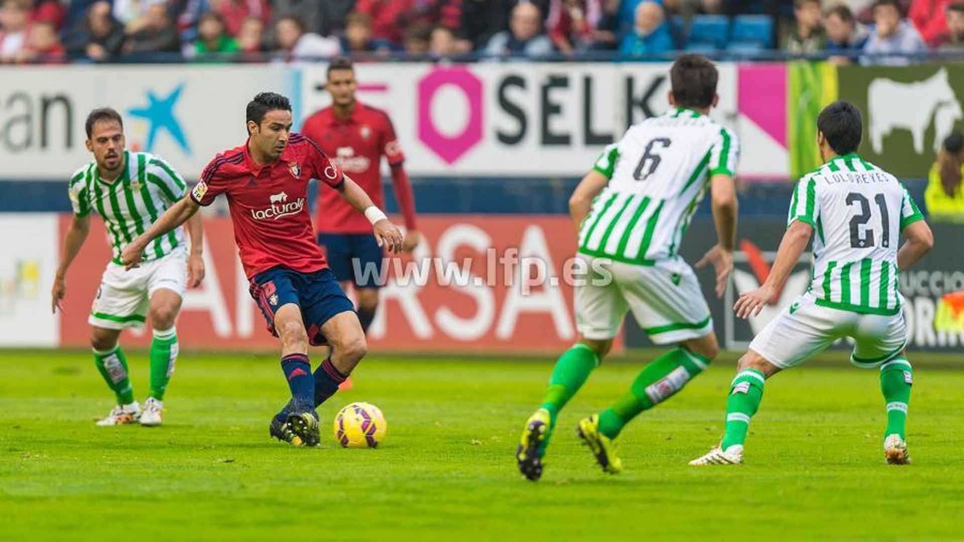 Lehenengo zati borobil bat jokatu izanagatik ere, Osasuna esku hutsik itzuli da Sevillatik