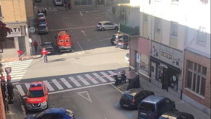 Pertsona bat haren etxean itxi da, drogaren aurkako operazio batean