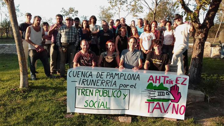 Tren sozialaren aldeko Iruñerriko Plataforma aurkeztu dute