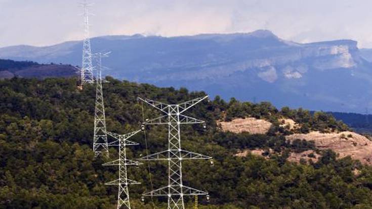 Cordovillako azpiestazio elektrikoan izandako akats batek argirik gabe utzi ditu 100.000 iruindar