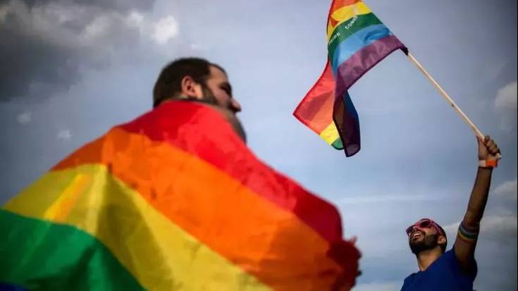 Eraso homofobo bat salatu dute Iruñean