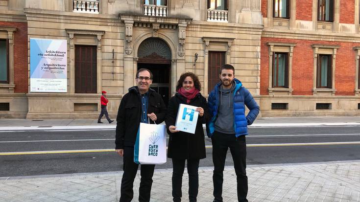 Herritarron Ituna parlamentura igorri du Gure Esku Dago ekimenak