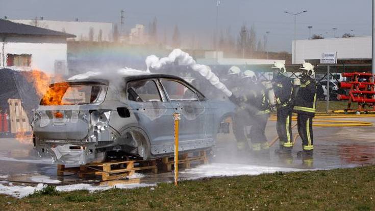 Volkswagenek suhiltzaile-zerbitzua azpikontratatu nahi duela salatu dute