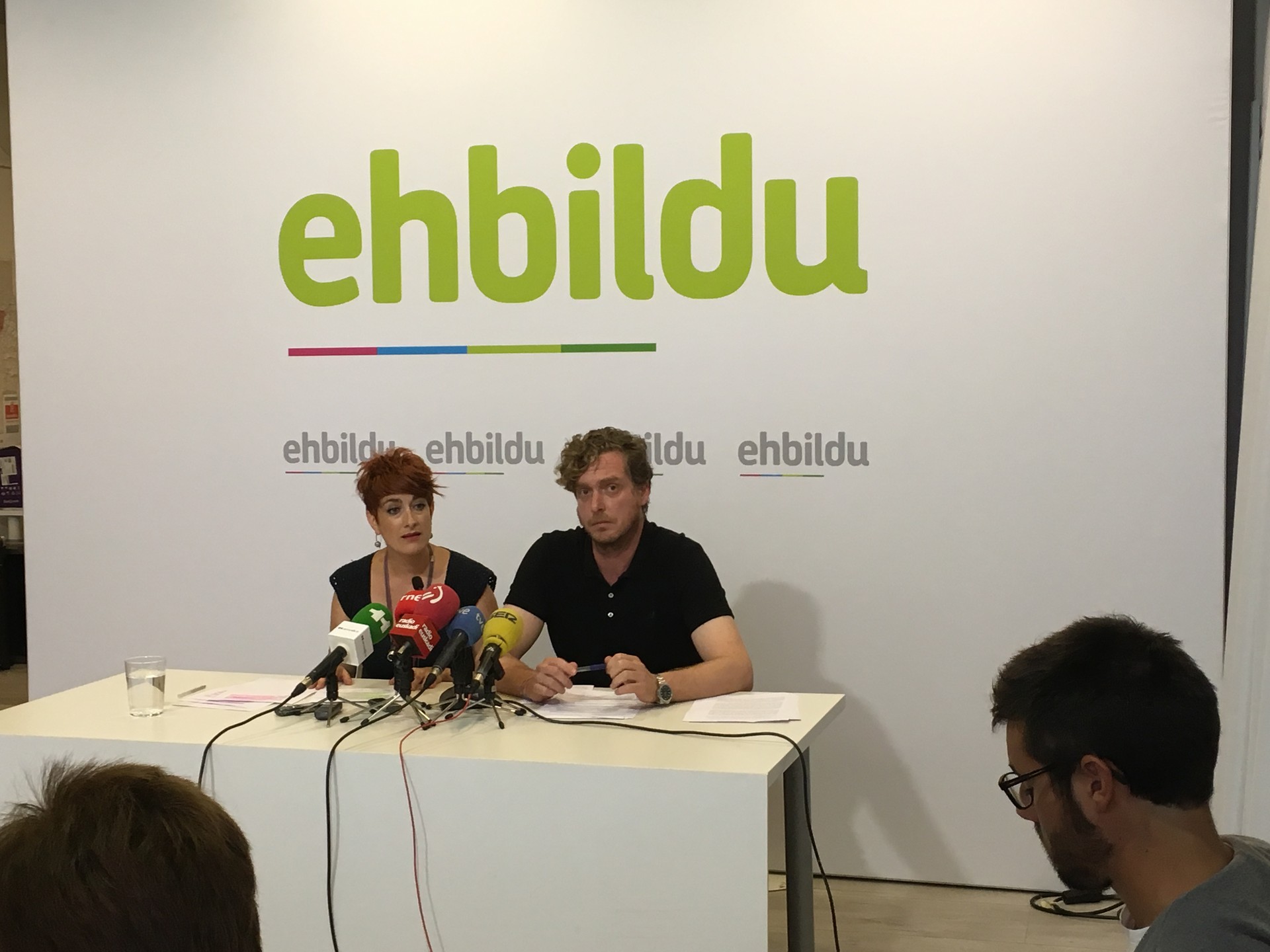 Bakartxo Ruiz: "AHTarekin elite ekonomikoei men egiten ari zaie"