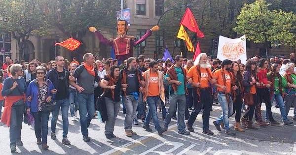 Herri libreen aldeko elkartasun manifestazio jendetsua