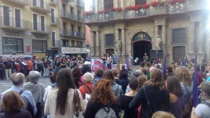 Harrera beroa Emakumeen Mundu Martxari Iruñean