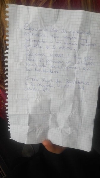Ez musukatzeko exijitu dio emakume batek lesbiana bikote bati billabesan