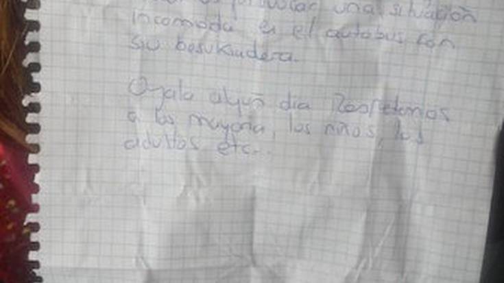 Ez musukatzeko exijitu dio emakume batek lesbiana bikote bati billabesan