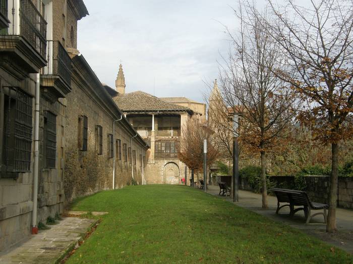 Indusketa arkeologiko «irekia», Iruñeko katedralaren oinetan