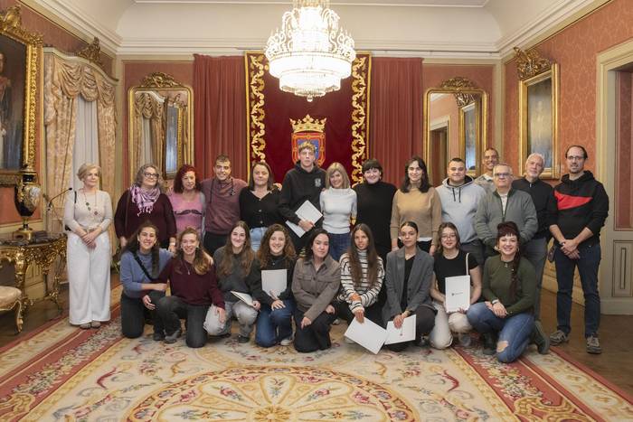 Zazpi auzo elkarterekin batera eginen du lan Iruñeko Udalak adingabeen eskubideen defentsan eta babesean