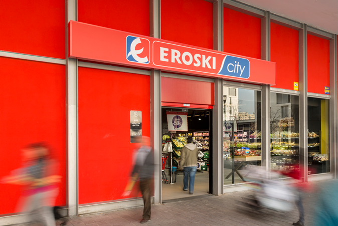 Eroskiko langileen egoera "prekarioa" salatu dute