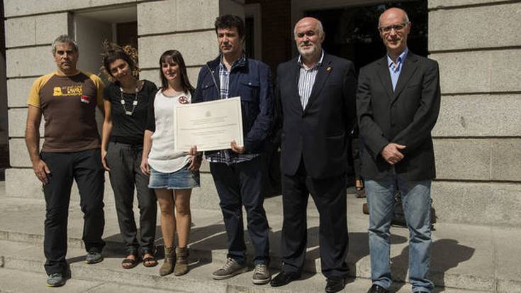 ‘Vicente Ferrer’ sarian eman diote Iturrama institutuari