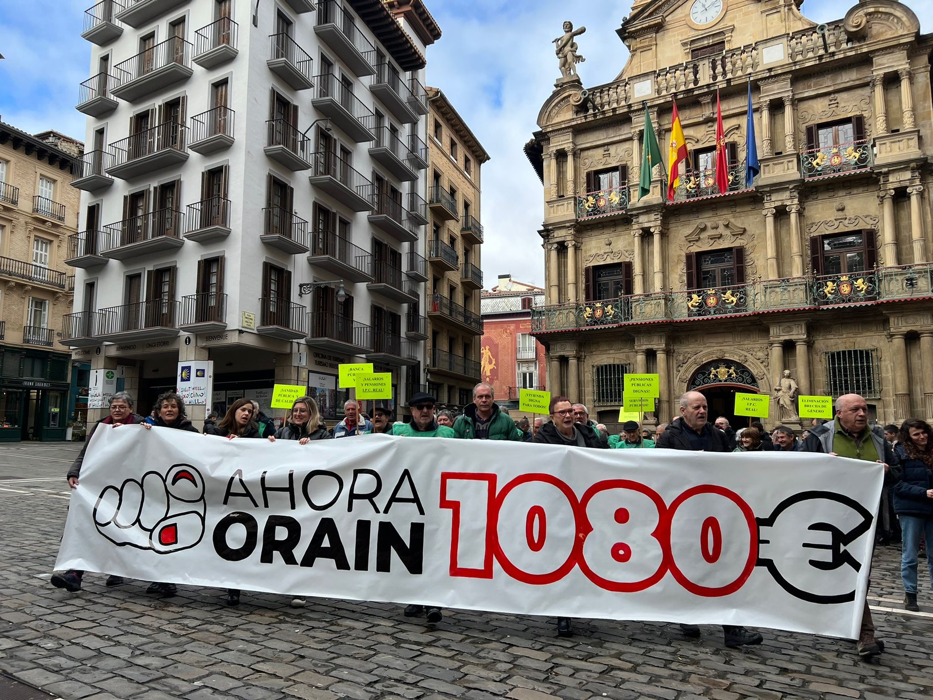 Pentsioak duintzeko ausardia falta leporatu die 1080 Orain plataformak alderdi politikoei
