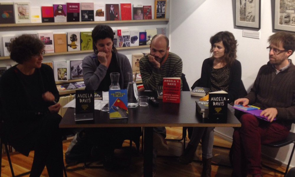 Iruñeko Katakrak liburu dendak argitaletxea sortu du