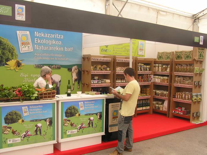 Lehen EHKO azoka Iruñean larunbatean