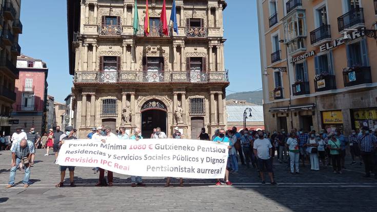 Pentsioen erreformarako hitzarmenaren aurka agertu dira pentsiodunak berriz plazan