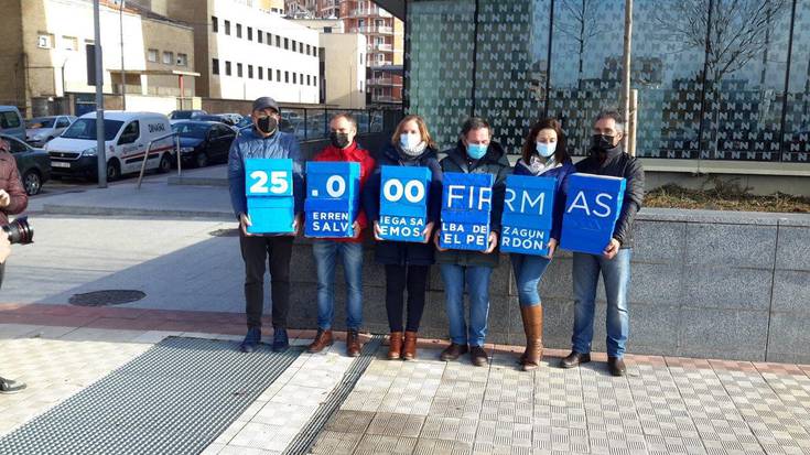 Erreniegan egin nahi diren eguzki plaken parkeen kontrako 25.000 alegazio bildu dituzte