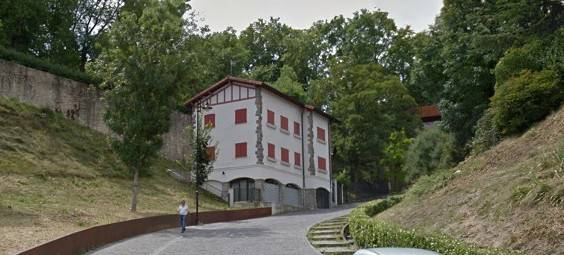 Iruñeko Gaztetxea Caparroso kaleko txaletera aldatuko dute udalarekin akordioa lortuta