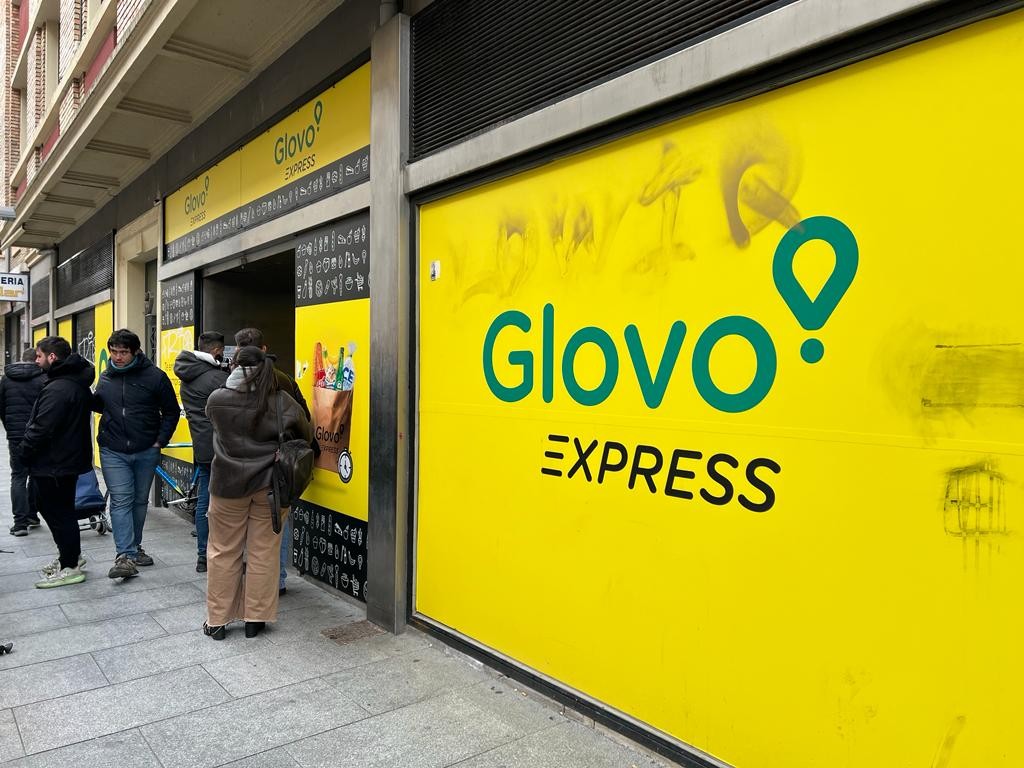 Glovo enpresak Iruñeko egoitza itxi eta hamazazpi langile kaleratuko ditu