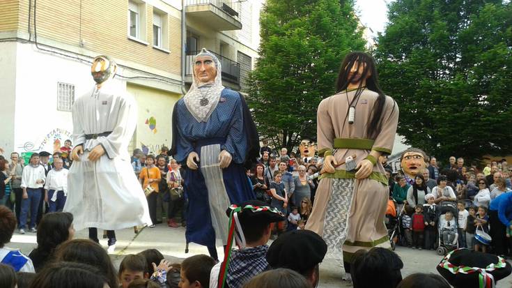 Txantreako erraldoi eta buruhandien konpartsari lokal bat utziko dio Iruñeko Udalak