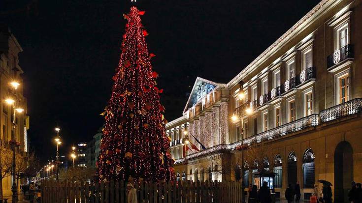 Iaz baino %30 gutxiago gastatuko dute Gabonetako argietan